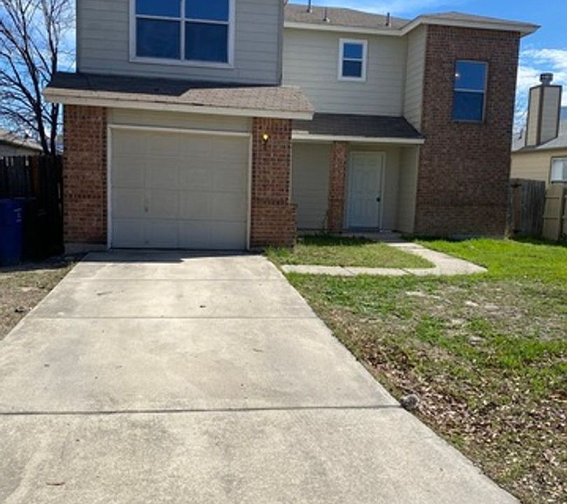 1st image of 2118 Hollow Cir