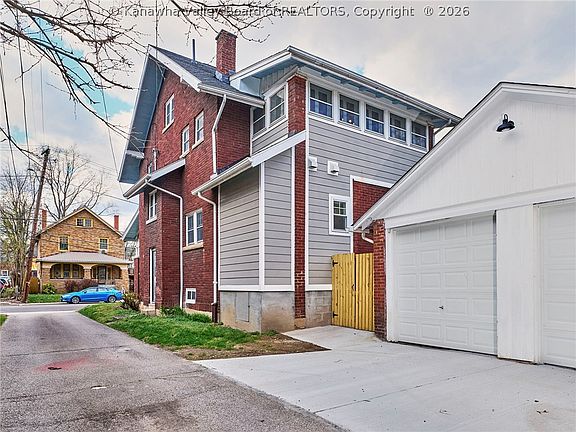 3rd image of 1594 Jackson St