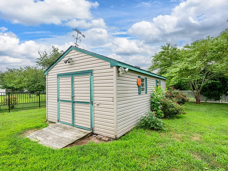 27723 Crozet Dr — Photo 34