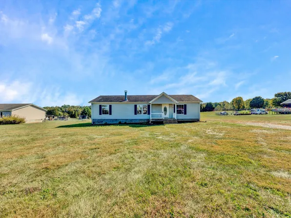 560 Greenhouse Rd, Glade Hill, VA 24092