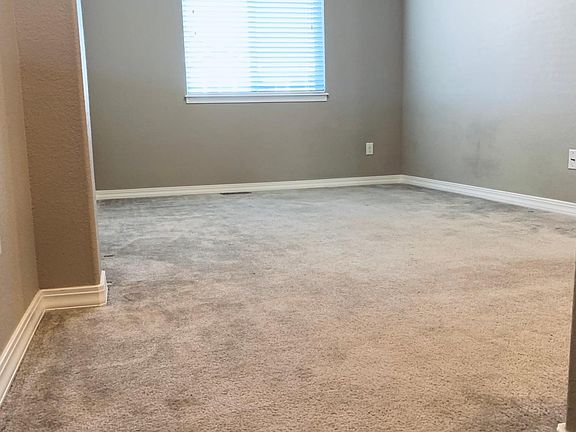 Large loft area- perfect for an office!