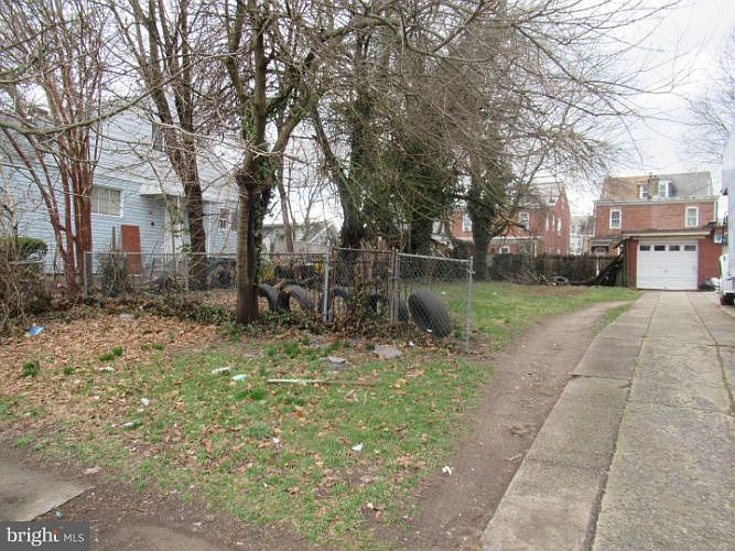 2nd image of 1911-1917 Chestnut Ave