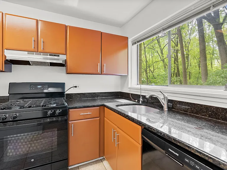 10643 Weymouth St #103 — Photo 11
