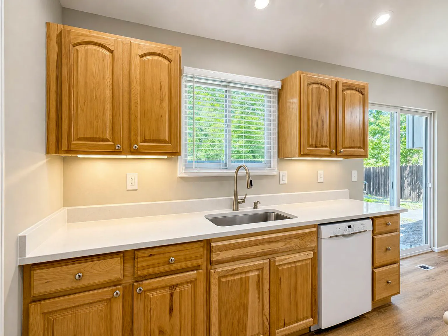 4 bed, 1650 sqft, $2,900 — Photo 3