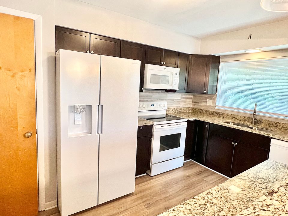 New spacious kitchen cabinets great for storage space, new refrigerator, new microwave. Extra space in pantry