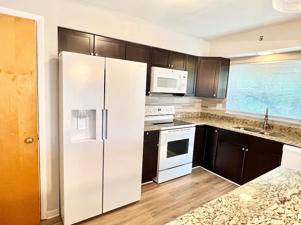 2385 Van Leunen Dr #3
