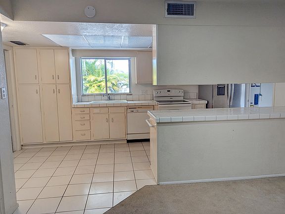 5th image of 142 N Naranja Avenue