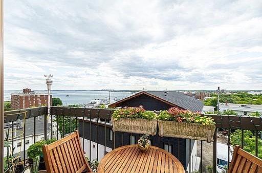 3rd image of 12 Chancery Ct #Penthouse 3