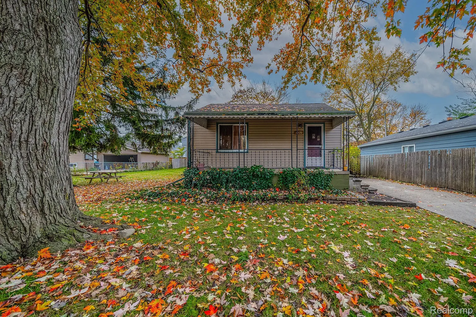 1226 E Milton Ave photo 1