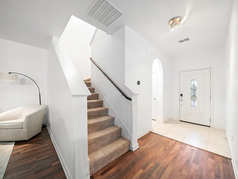 125 Curt St — Photo 7