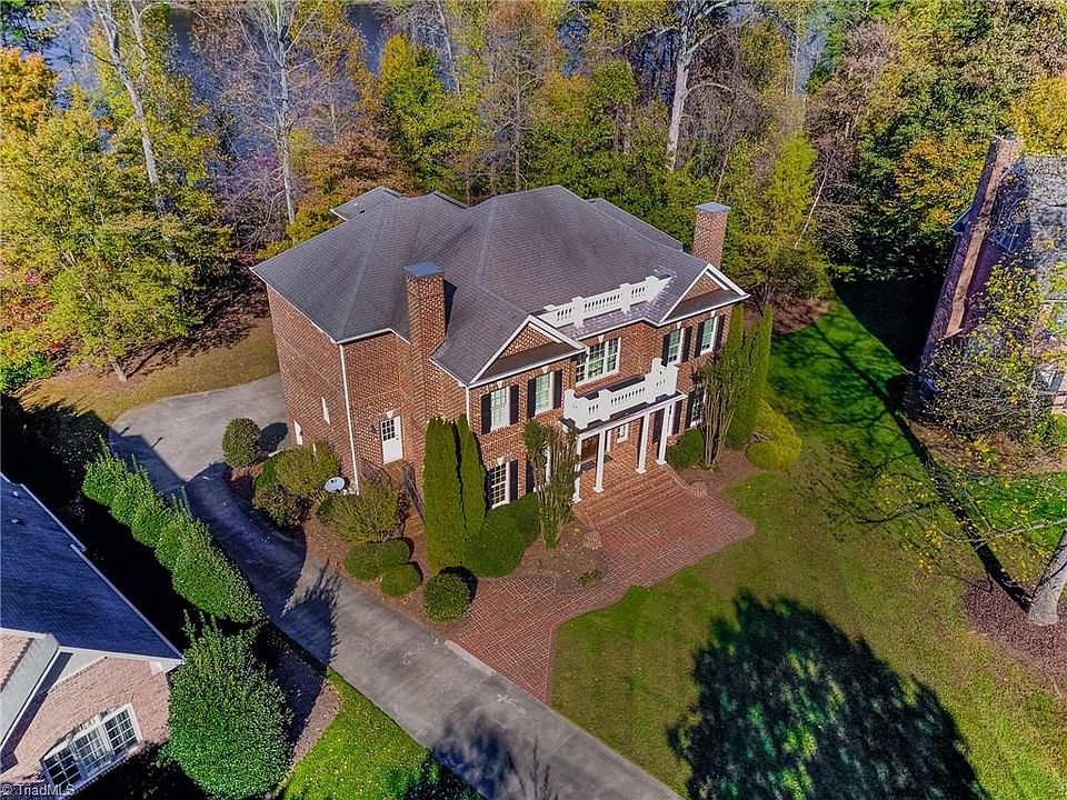 1st image of 27 Rosebay Ln