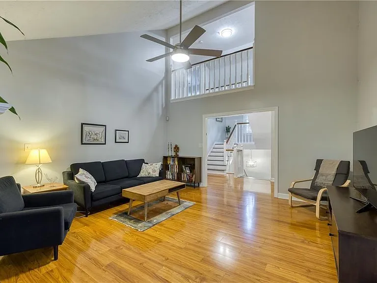 1445 Oakridge Cir — Photo 1
