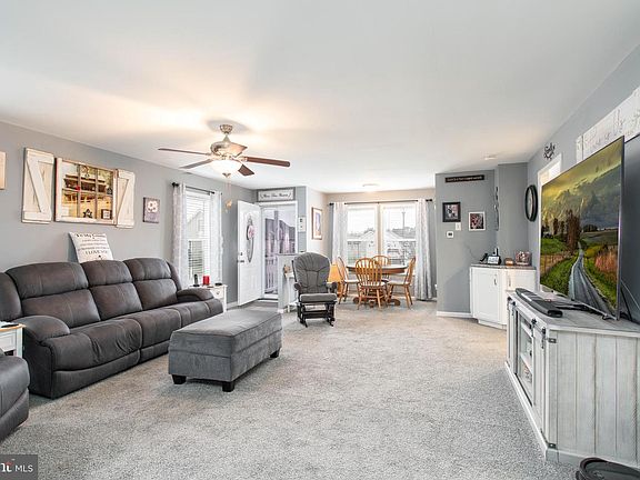 5th image of 36 Paul Revere Ct