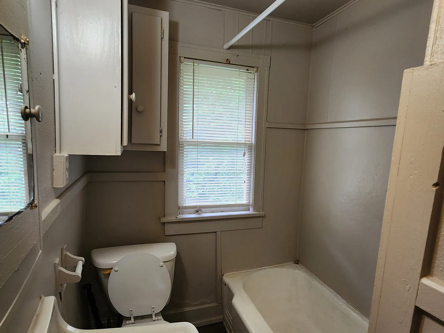 809 1/2 E. 17th, Dempsie - 1 — Photo 4
