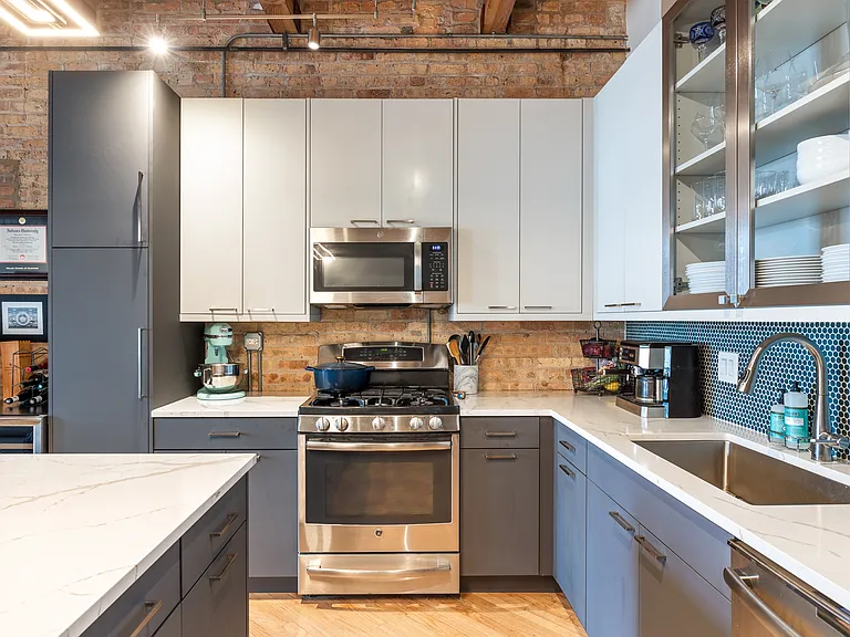 375 W Erie St #303 — Photo 10
