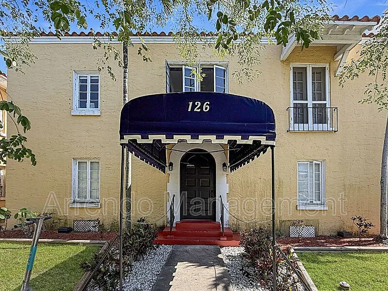 126 Mendoza Ave #2