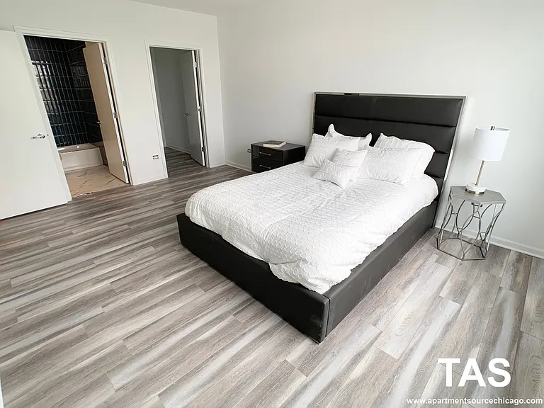 2535 W Fullerton Ave #303 — Photo 3