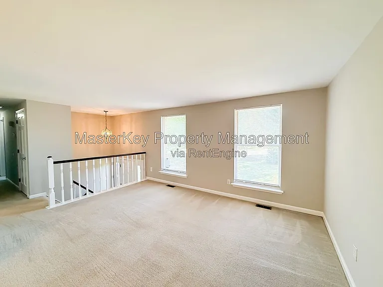 704 E Dynasty Dr — Photo 4