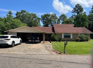 1613 McInnis Dr, Waynesboro, MS 39367
