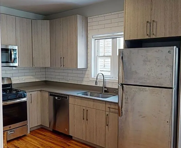 1547 W Augusta Blvd — Photo 2