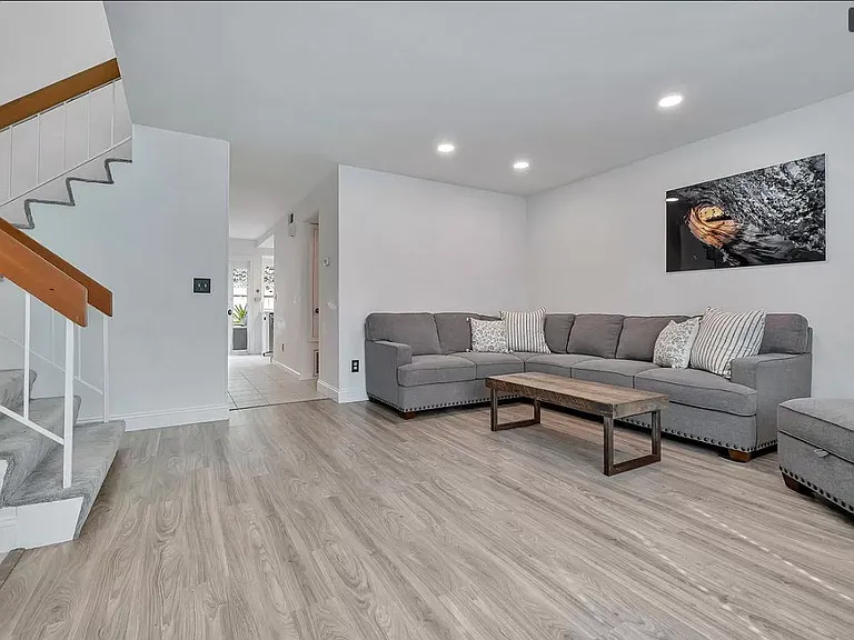 295 Silverfish Ct — Photo 3