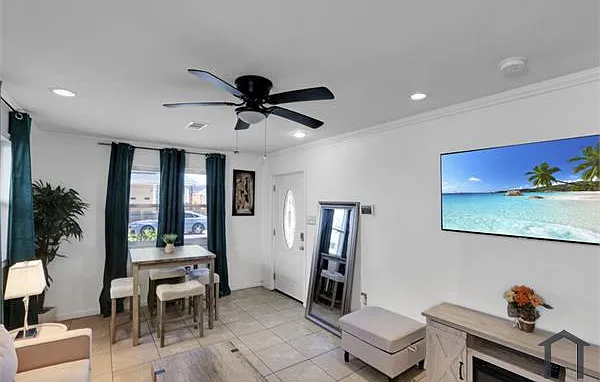 5 bed, 1525 sqft, $2,500 — Photo 3