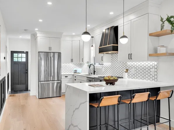 17 College Hill Rd #1, Somerville, MA 02144