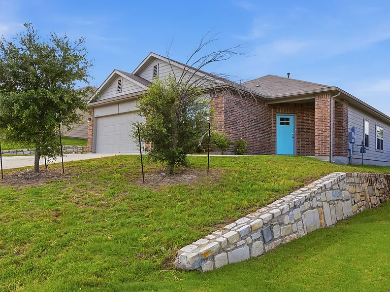 7121 Ranchito Dr — Photo 2