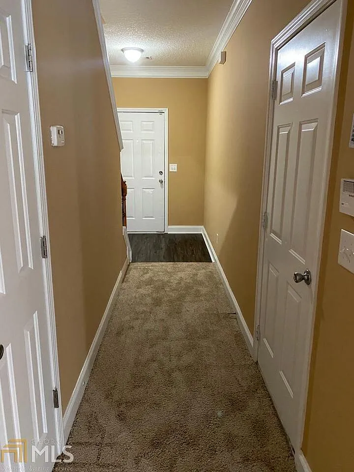 3 bed, 2.5 bath, 1378 sqft, $1,680 — Photo 3