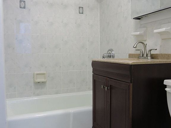 3rd image of 207 E 89th St APT B1