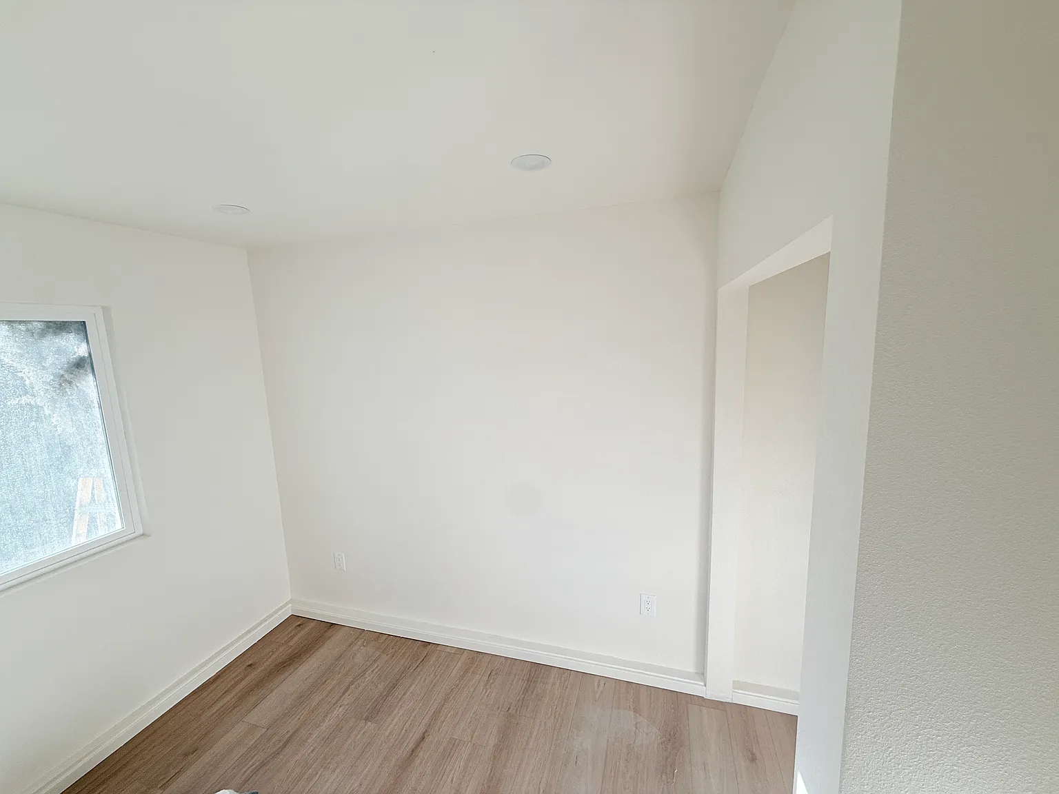 2 bed, 700 sqft, $2,300 — Photo 3