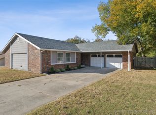 3039 W 69th Pl, Tulsa, OK 74132