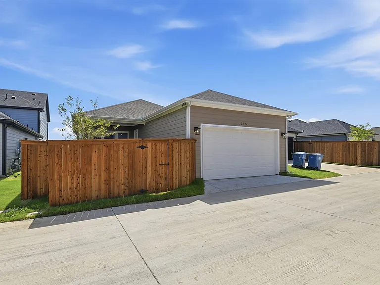 2524 Ballaster Mews — Photo 34