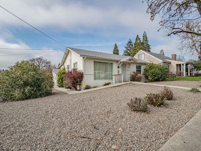 924 NE 9th St, Grants Pass, OR, 97526