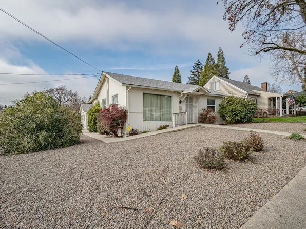 924 NE 9th St, Grants Pass, OR 97526