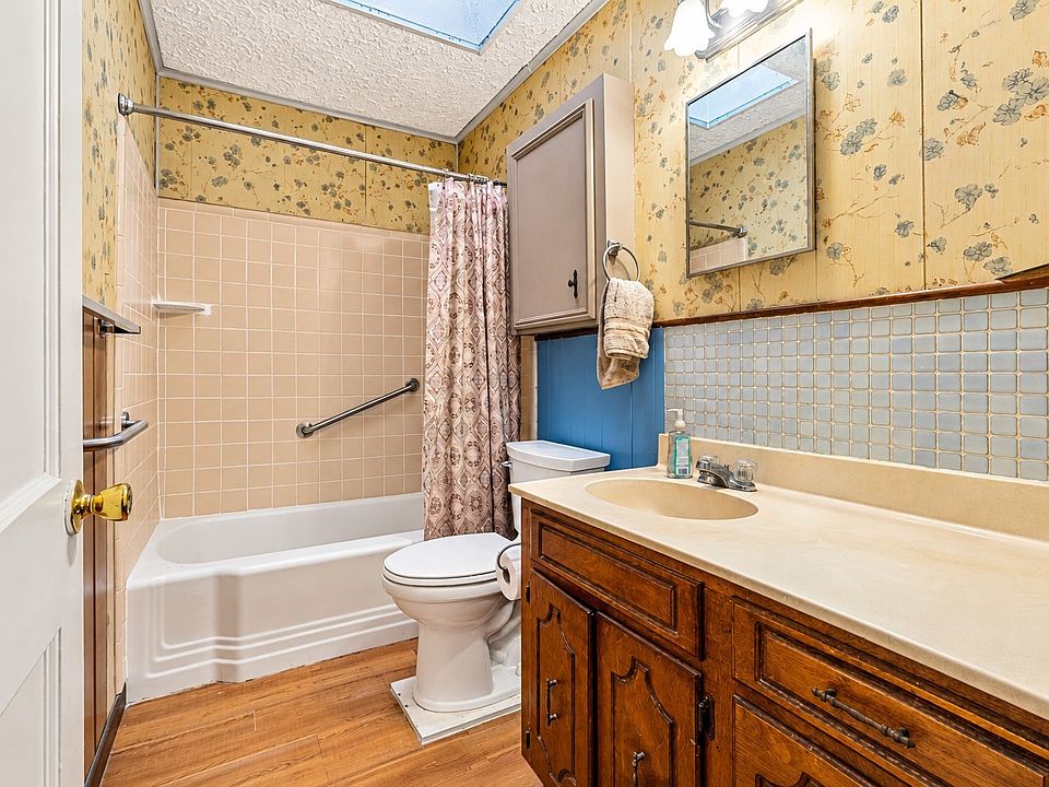 22nd image of 106 Thompson St
