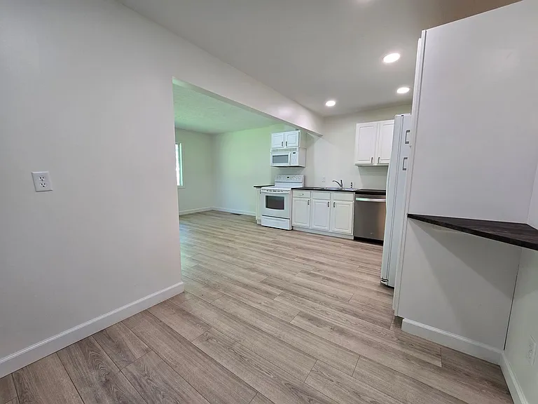 8224 Pine Ave — Photo 3