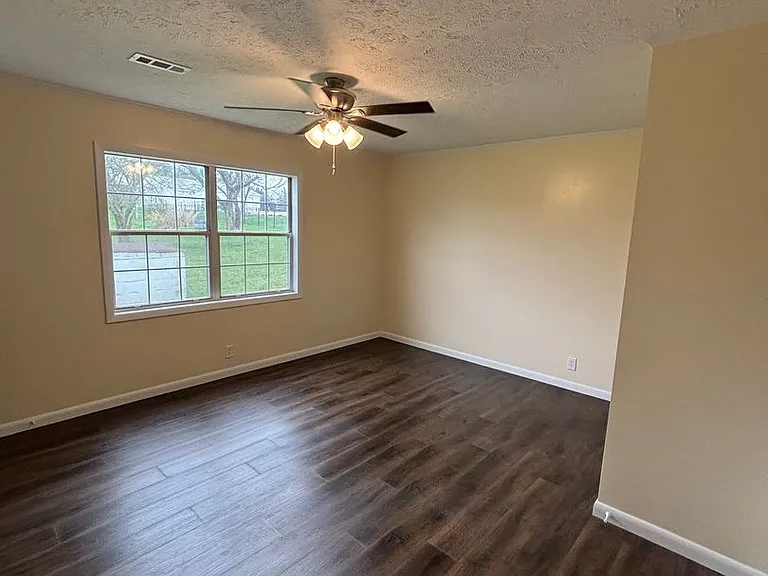 6617 Brackett Rd — Photo 20