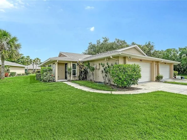 5689 Evergreen Dr #18, Sarasota, FL 34233