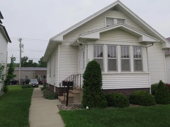 306 E Main St, Decorah, IA 52101