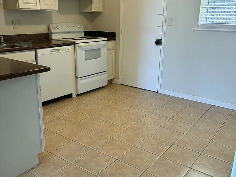 249 Willow St — Photo 4