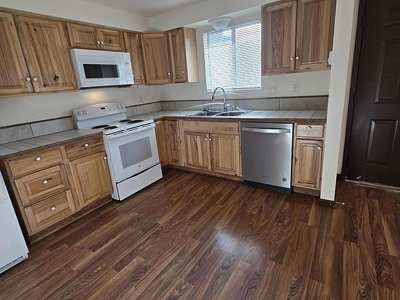 2nd image of 1606 S Leadville Ave #A
