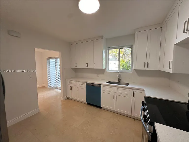 1130 Cotorro Ave #1130 — Photo 2