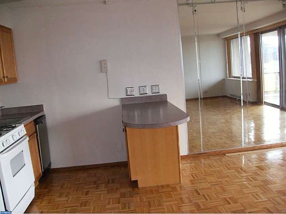 4th image of 2401 Pennsylvania Ave APT 19C46