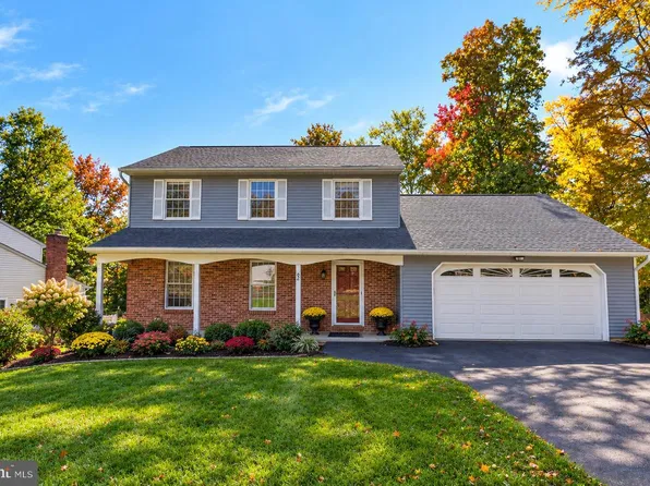 22 Stone Edge Rd, Sellersville, PA 18960