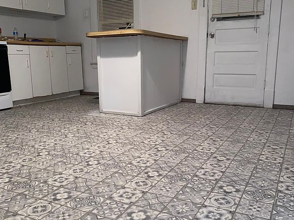 2nd image of 1709 Marshall St S