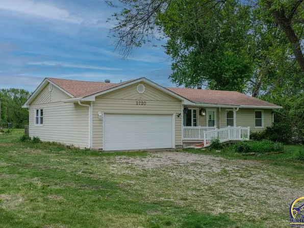 2720 NE Spring Creek Dr, Topeka, KS 66617