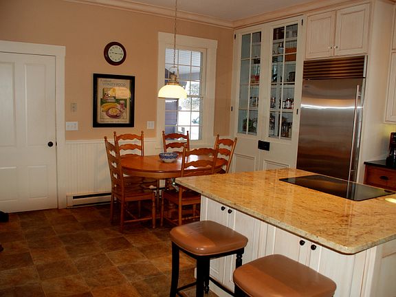 kitchen eating area & pantry