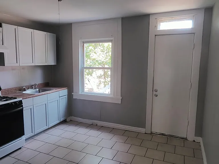 3160 Ravenwood Ave — Photo 12