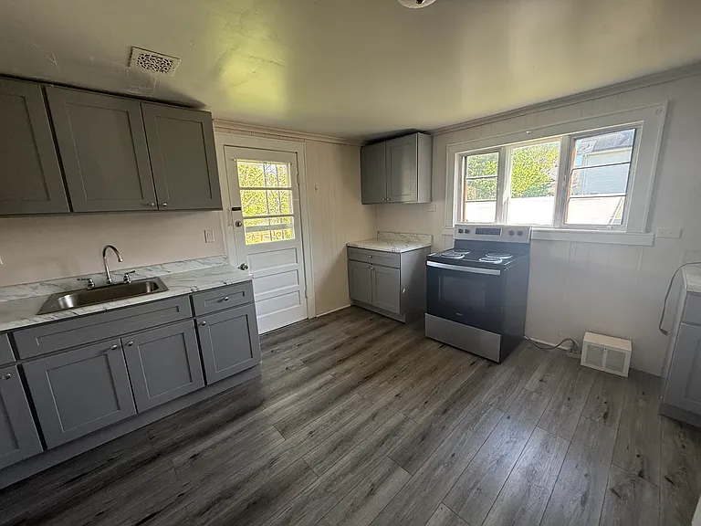 1030 Snyder Ave — Photo 3